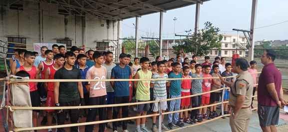 Players showed their strength in boxing, badminton and wrestling