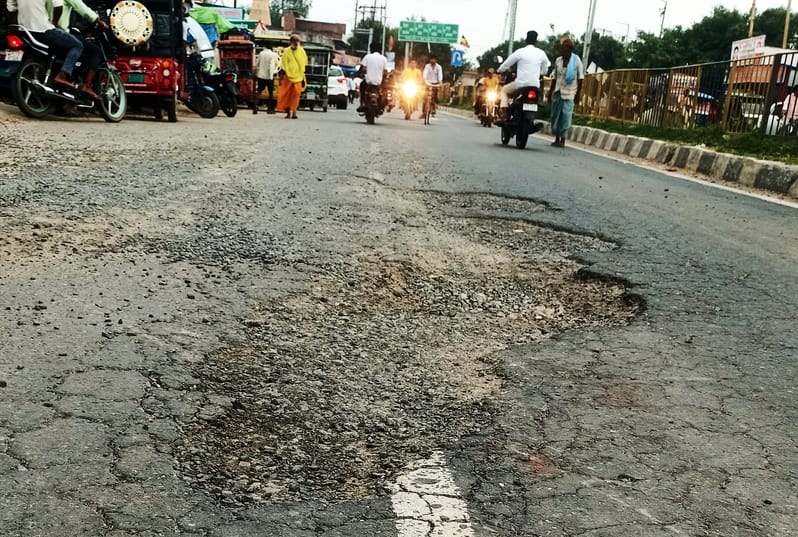 Bareilly-Farrukhabad highway again riddled with potholes in the rain