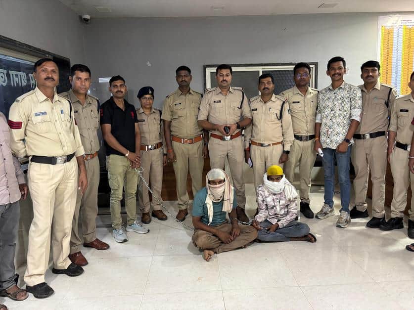 पुलिस की गिरफ्त में आरोपी।