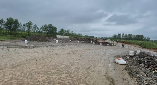 No signage, travelling on the under-construction highway becomes life-threatening