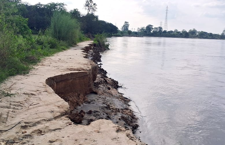 The danger of erosion and flood remains due to fluctuations in the water level of Ganga