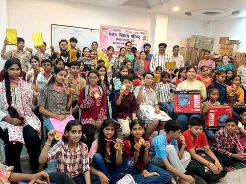 Saanvi Tomar and Ansh Baghel won in painting