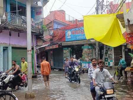55 mm rain caused flood like situation in the city, markets remained closed