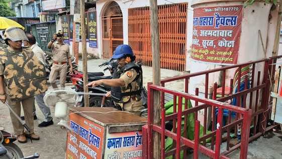 Bulldozers ran on the illegal places of the accused, freed the land worth 20 lakhs