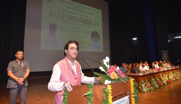 The educational system is behind the strengthening of Indian economy
