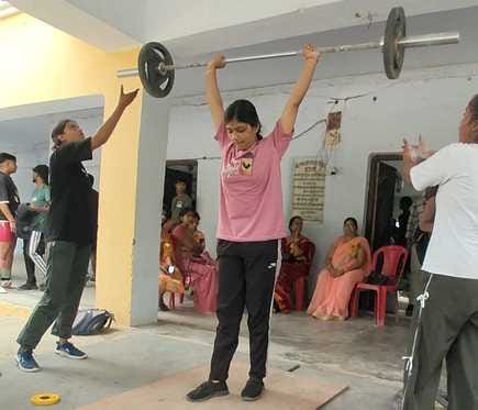 Shivam got first place in 195 kg weight