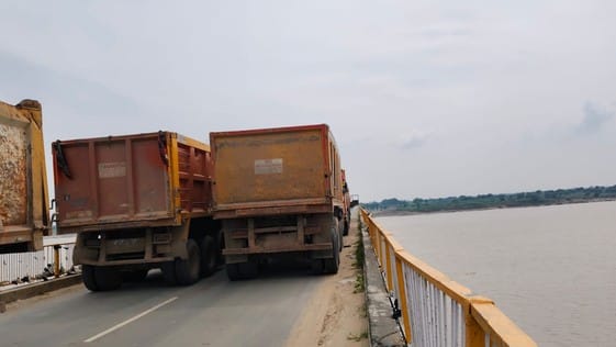 Illegal mining mafia attacks mining department team in Agra