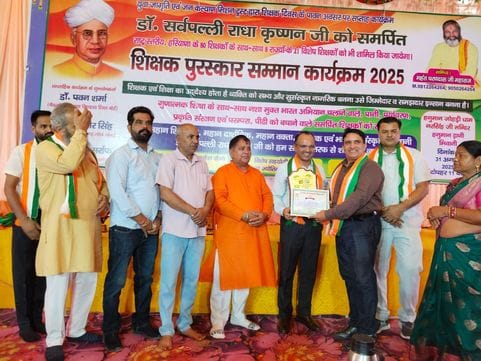 Dr. Chandramohan received the Best Teacher Award