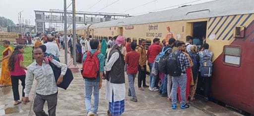 kasganj news prayagraj lalkua express