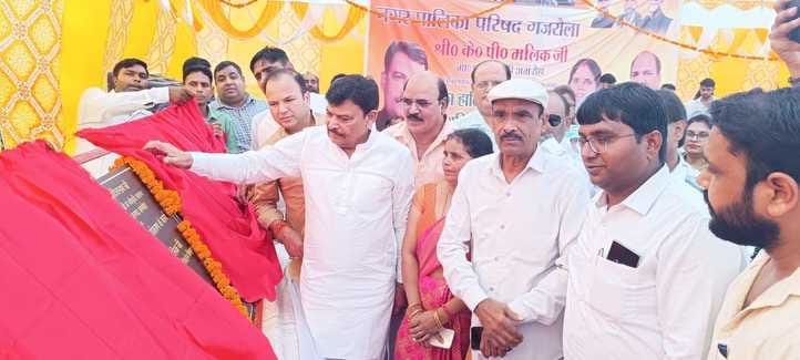 The Minister-in-charge laid the foundation stone and inaugurated schemes worth Rs. 4.52 crore in Gajraula