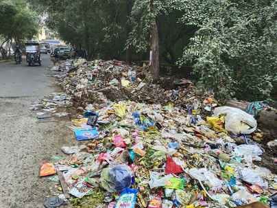 The corporation's cleanliness claim fails, garbage is lying on the roads in many places in the city