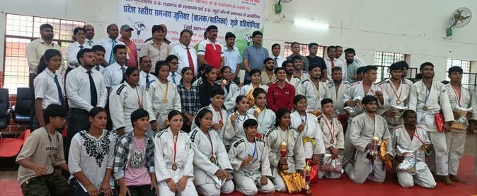 Moradabad and Meerut divisions became champions of state level Judo competition