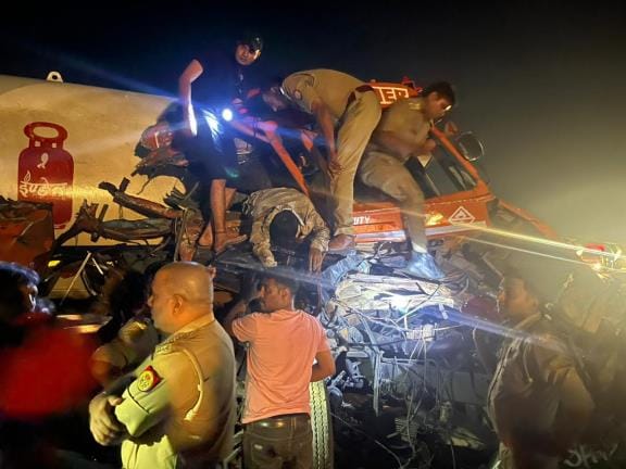 Gas tanker and dumper collide, driver dies, two injured