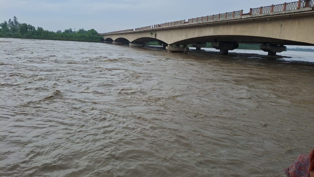 The water level of Yamuna river rose by 70 cm to 230.37 meters