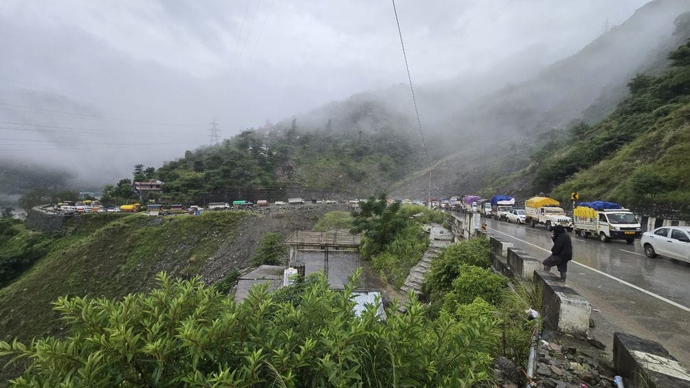 Highways remained restored in Mandi, but traffic jam troubled commuters