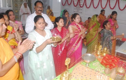 Pledged to live a simple life by worshiping Arjava religion.