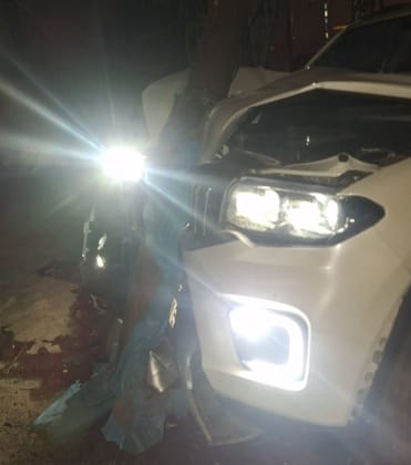Car crashes into electric pole due to drowsiness, passengers escape narrowly