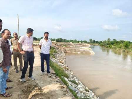 The encroachment on the Pangheli river was removed, the encroachers were in a state of panic