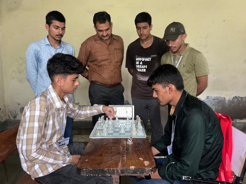 Bharat Hooda first in chess competition, Sahil first in carrom board