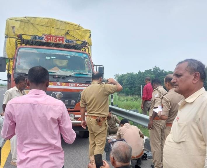 Dead body of truck driver found on the highway, suspicion of murder