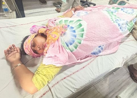 The health of the female worker sitting on hunger strike deteriorated