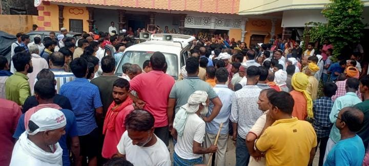 semara hardo mein ubaal...shav rokakar dhaee ghante hangaama