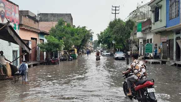 Heavy rain became a problem, waterlogging from city to village