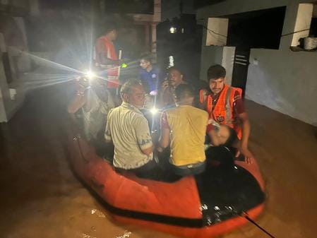 In times of disaster, he gave priority to his duty over his family