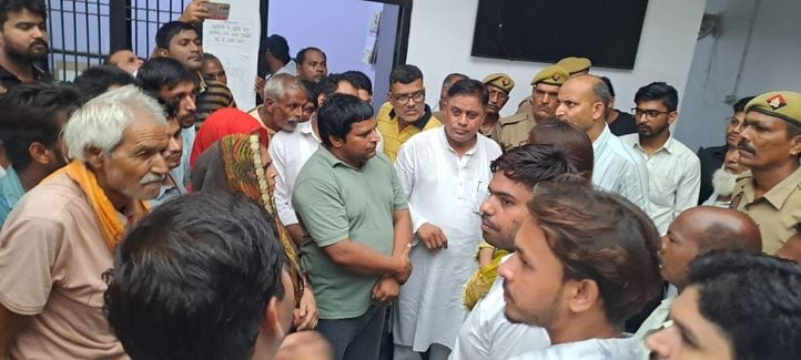 Villagers protested at the tehsil