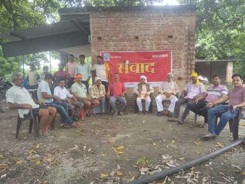 Black marketing of fertilizers in the market, long queues at committees