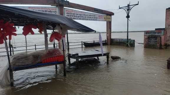 The water level of Ganga increased, the steps of the ghats got submerged
