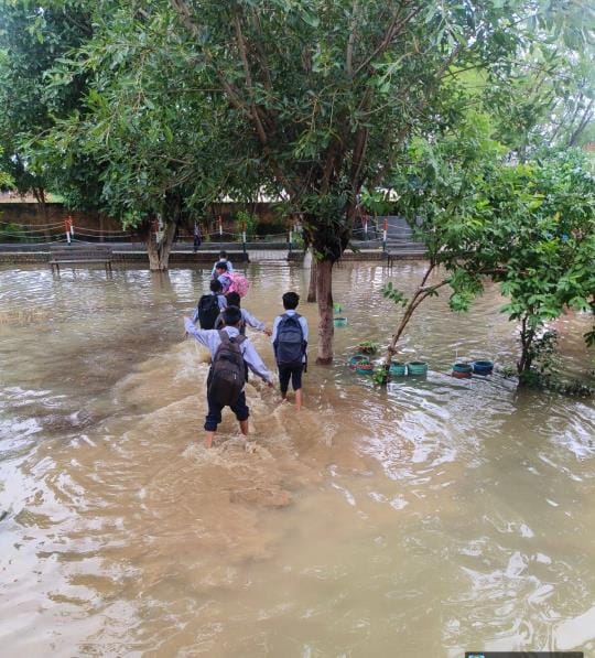 Waterlogging in the government school of village Bheemwala, classes are held under the shed.