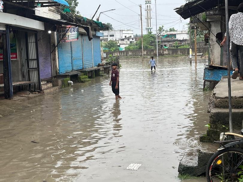 Sehore News: Life in Bhairunda disrupted due to the first heavy rain of the season