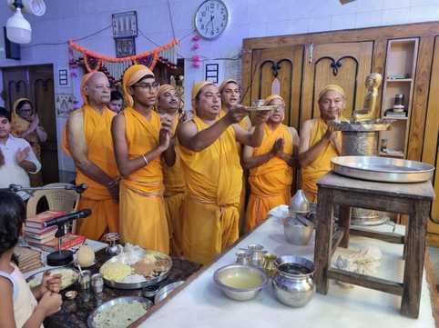 The fourth day of Paryushan festival was celebrated as the best cleanliness religion