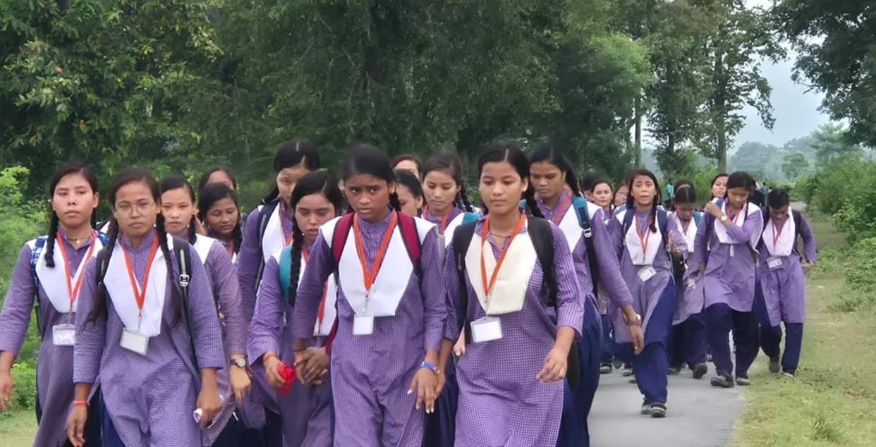 Satyagraha of girl students for education, SDM took over the class