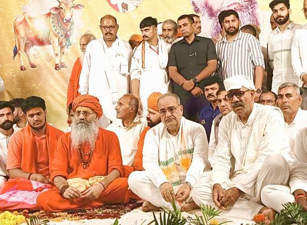 People reached the tribute meeting of Brahmalin Saint Rajendrananda