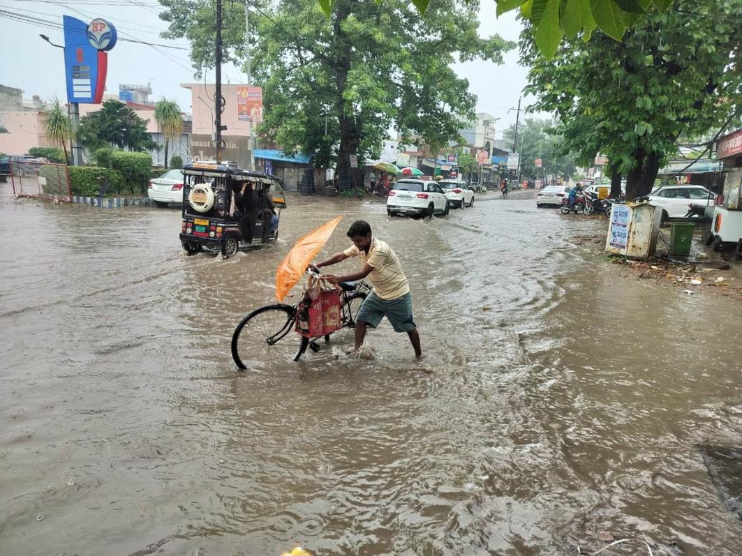 Heavy rain, child dies due to lightning