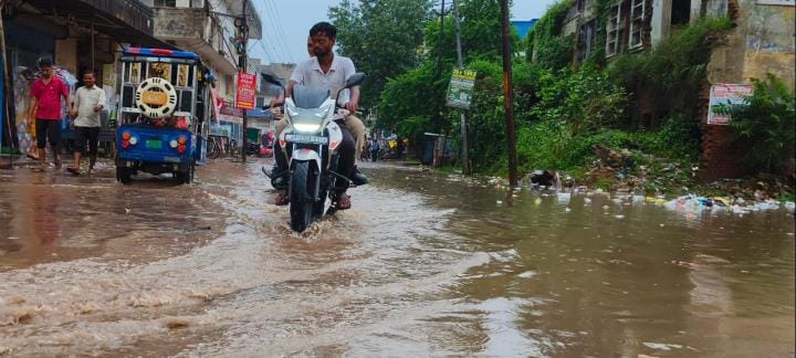 Heavy rain brought relief from heat, waterlogging caused problems