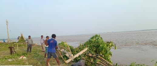 Gorakhpur News: Erosion of Saryu river intensifies... 16 houses of Gyankol village in its grip