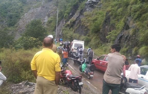 Houses razed to the ground due to landslide, loss of more than Rs 10 lakh