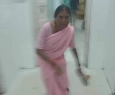 Satna District Hospital Viral Video Police started investigating matter
