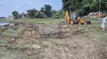 Gorakhpur News: Submerged area: Bulldozer runs on illegal plotting on the banks of Maluni dam