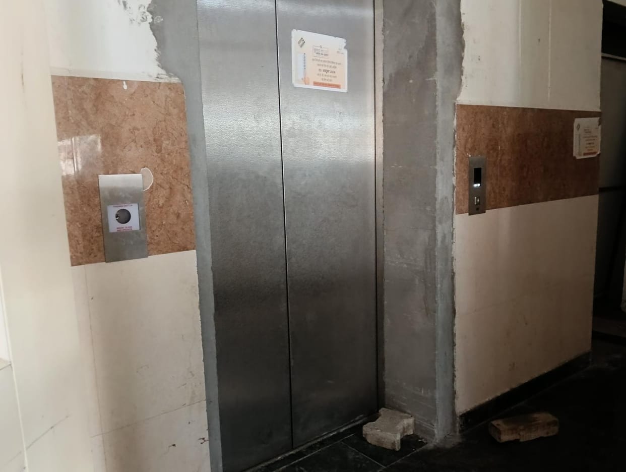 Claim: The lift of the Mother-Child Hospital will be operational in 10 days