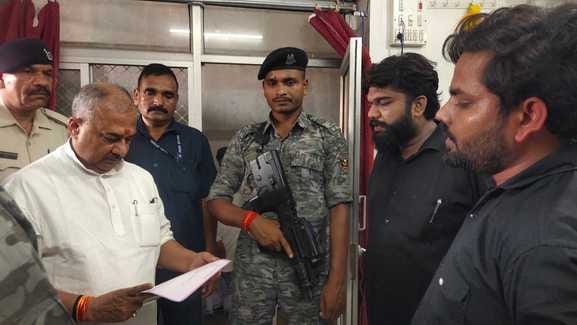 Bihar News : Ex BJP MP stopped fraud with womens for filling Mai-Behin Yojana form told truth aurangabad bihar