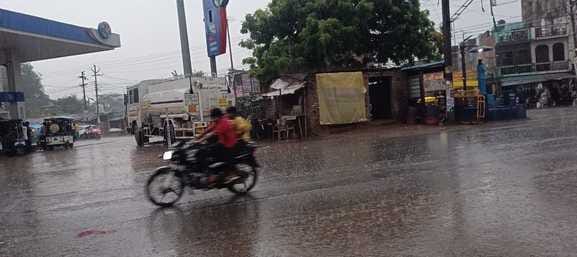 32.7 mm rain brought down the mercury by four degrees