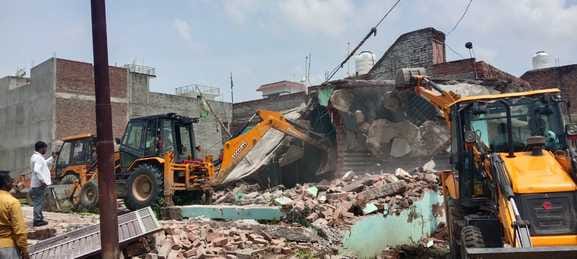 Farm house of absconding accused Majid of Kalpi bus stand riot demolished