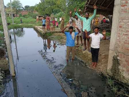 Waterlogging and heaps of garbage in the streets