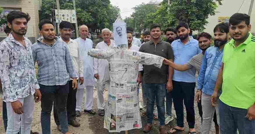 BJP members expressed strong anger over the abusive comments and burnt an effigy