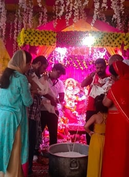 Devotees danced on Ganpati Puja, Jai to you Ganesh...