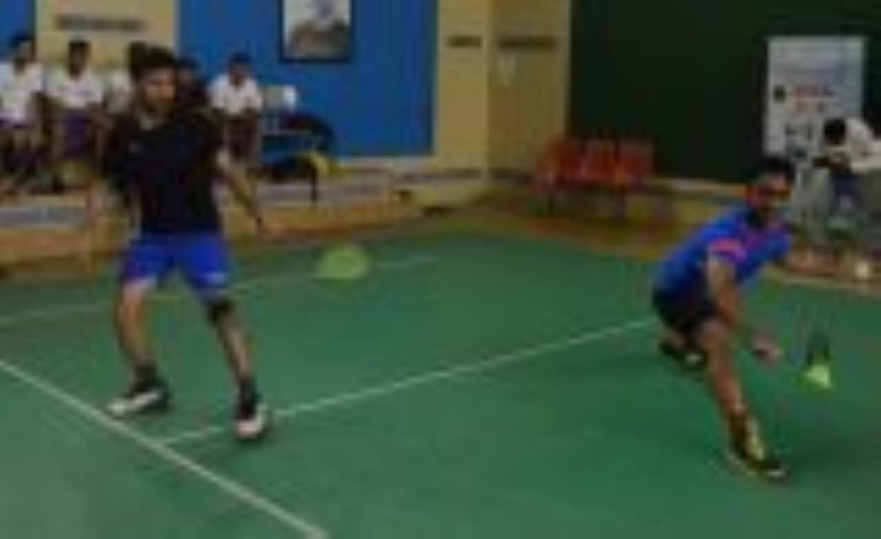 Ashok Mahato and Meenakshi winners in RBI's badminton competition